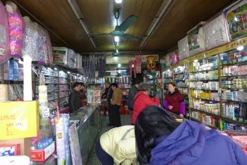 時光記憶的守護者 老牌國貨商店如何以情懷驅動二手日用百貨銷售